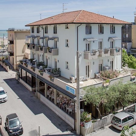 Hotel Villa Dei Gerani Rimini Exterior photo
