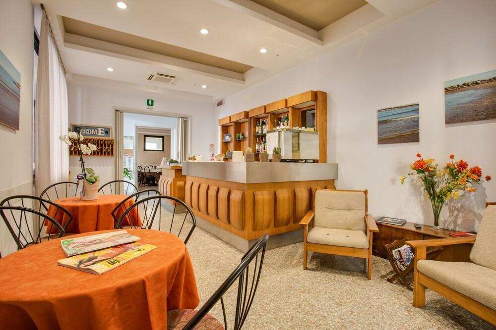 Hotel Villa Dei Gerani Rimini Exterior photo