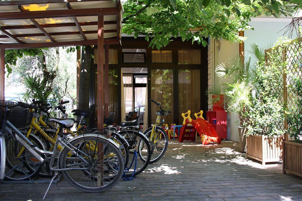 Hotel Villa Dei Gerani Rimini Exterior photo