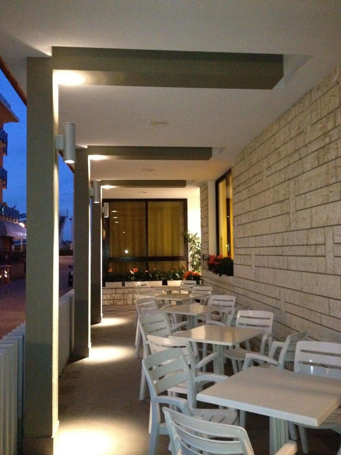 Hotel Villa Dei Gerani Rimini Exterior photo