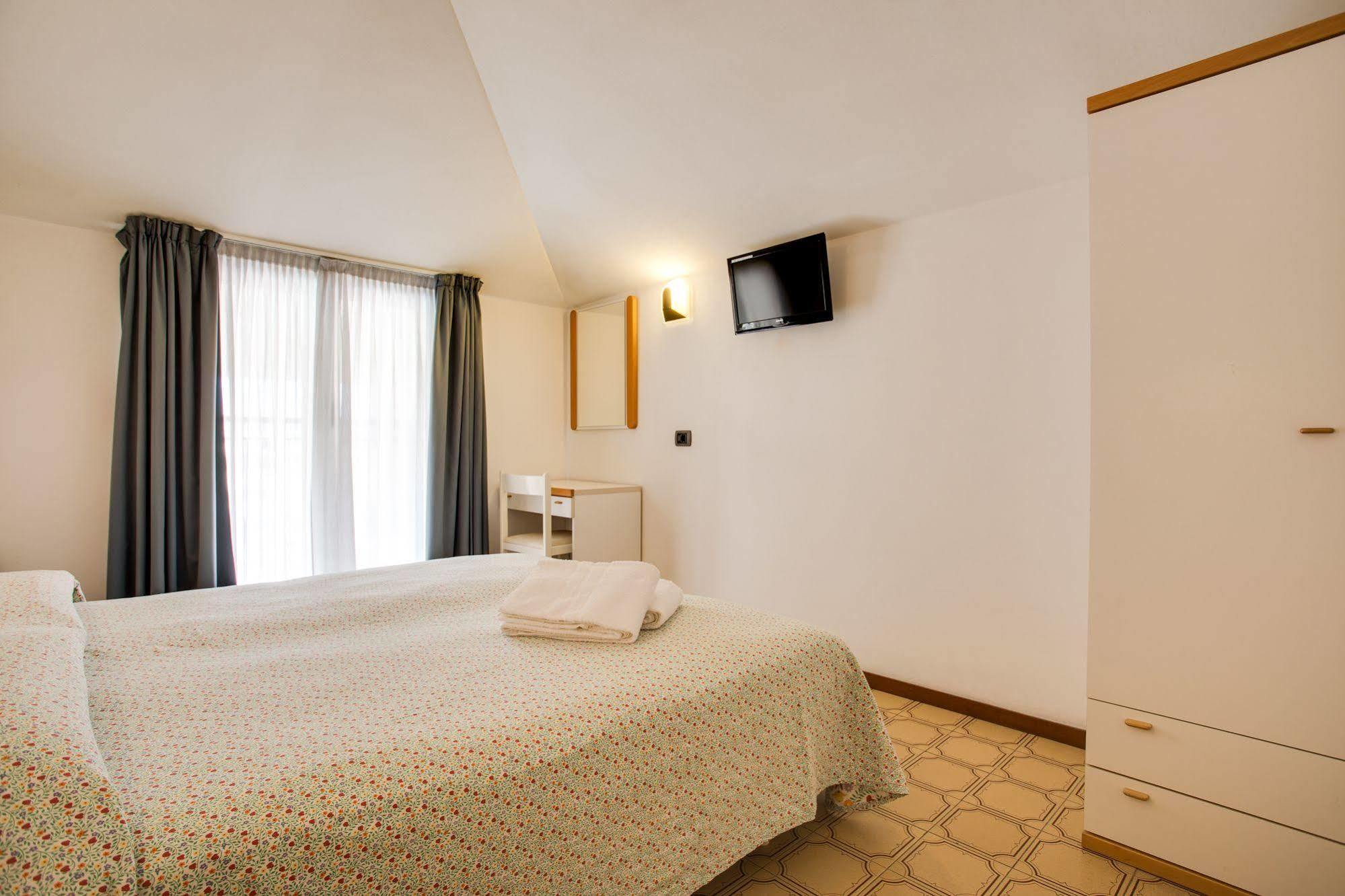 Hotel Villa Dei Gerani Rimini Exterior photo